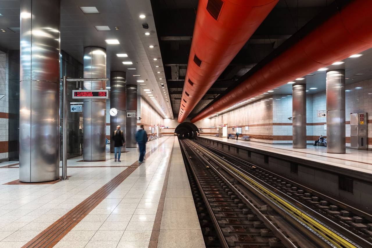 Platform and tracks at an Athens rail station for services toward Thessaloniki